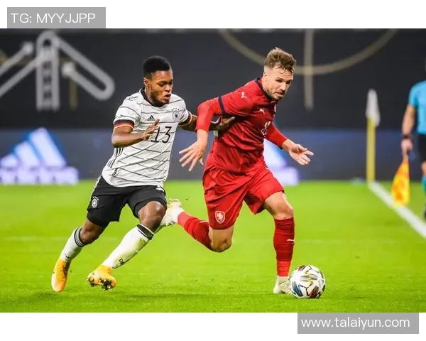 个子较高的足球明星如何在赛场上展现独特优势与风采