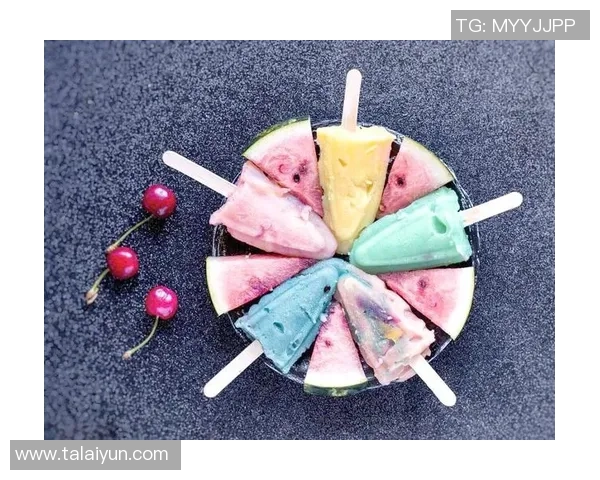 足球明星享受夏日清凉时光与冰淇淋的甜蜜瞬间 足球明星享受夏日清凉时光与冰淇淋的甜蜜瞬间